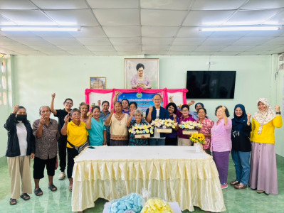เข้าร่วมกิจกรรมตามโครงการส่งเสริมอาชีพการประดิษฐ์ดอกไม้จันทน์ ของกลุ่มเกษตรกรทำนาวัด ... พารามิเตอร์รูปภาพ 1